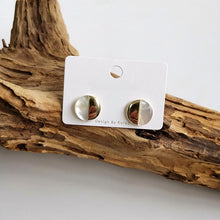 Load image into Gallery viewer, Geometric Shape Shell Stud Earrings