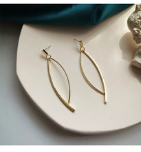 Load image into Gallery viewer, Gold Plated Simple Tassel Drop Earrings