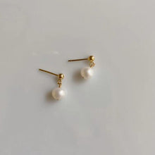 Load image into Gallery viewer, Classic Freshwater Cultured Pearl Drop Earring Gold Plated
