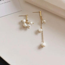 Load image into Gallery viewer, Creative Asymmetric Pearls Earrings