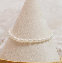 Load image into Gallery viewer, Classic Freshwater Cultured Bracelet with 18K Gold Plated Clasp