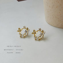 Load image into Gallery viewer, Gold Plated Flower Stud Earrings