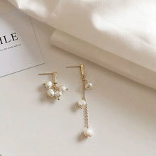 Load image into Gallery viewer, Creative Asymmetric Pearls Earrings