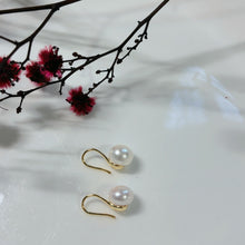 Load image into Gallery viewer, Classic Freshwater Drop Pearl Fish Hook Earrings
