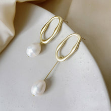 Load image into Gallery viewer, Oval Shape Asymmetric Pearl Luxury Drop Earrings
