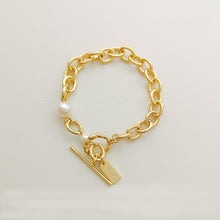Load image into Gallery viewer, Luxury Fashion Interlocking Chic Chain Bracelet with Pearl
