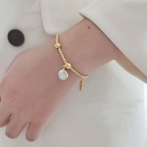 Vintage 14K Gold Plated Chain Bracelet With Shell