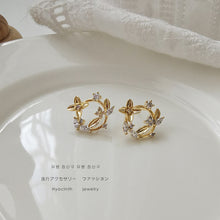 Load image into Gallery viewer, Gold Plated Flower Stud Earrings
