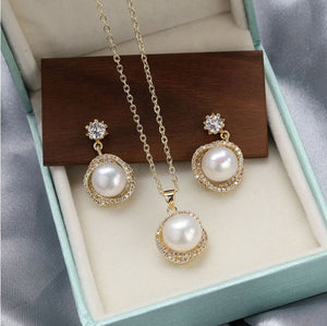 Freshwater Cultured Pendant Necklace and Earrings Set